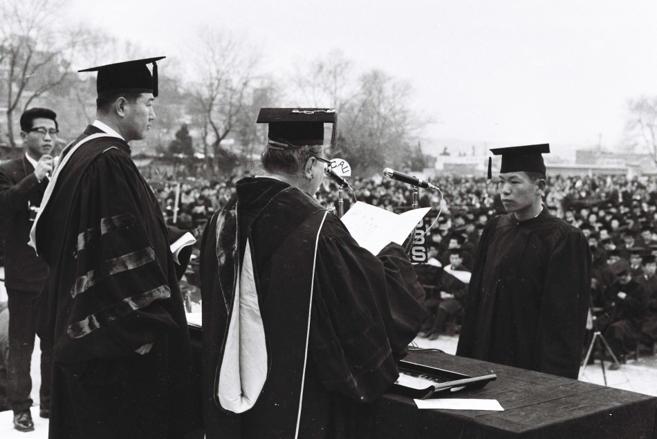 1966년 2월 25일 졸업식3.JPG